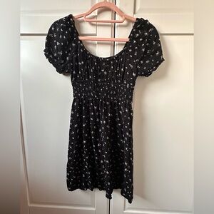 Hollister Black Floral Puff Sleeve Smocked Mini Dress – XS